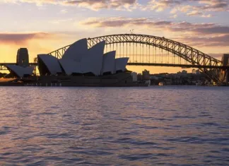 AUSTRALIA WALCZY O TURYSTÓW Z AZJI